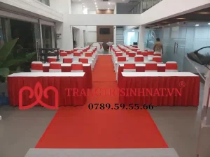 Cho thuê bàn ghế, thảm đỏ khởi công